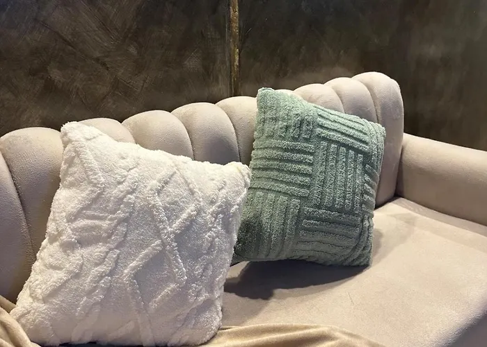 16 Ortigas Cozy 2-bedroom Staycation With Netflix & Wifi